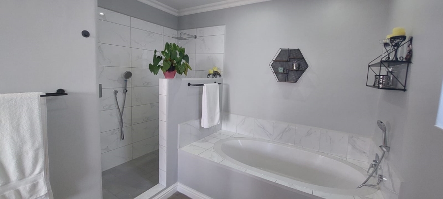 1 Bedroom Property for Sale in Fairhaven Country Estate Western Cape